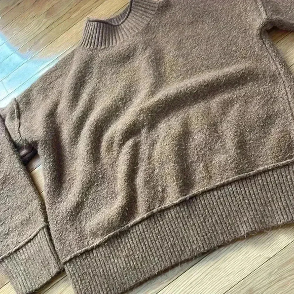 Universal thread mock turtleneck Size small - Picture 2 of 6